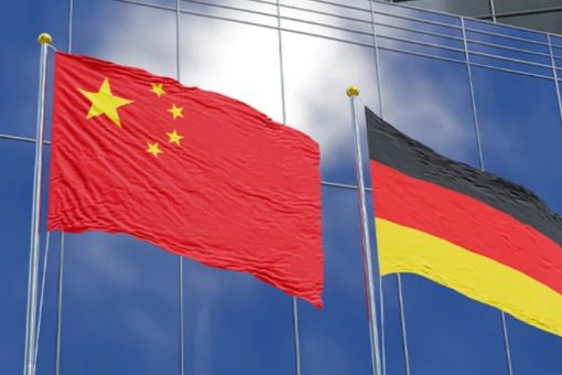 Chinese and German flag in front of an office building